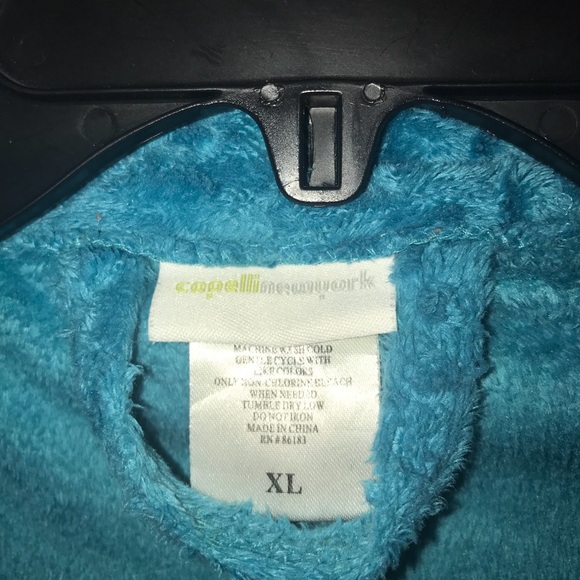 Like New Robe - Picture 2 of 2